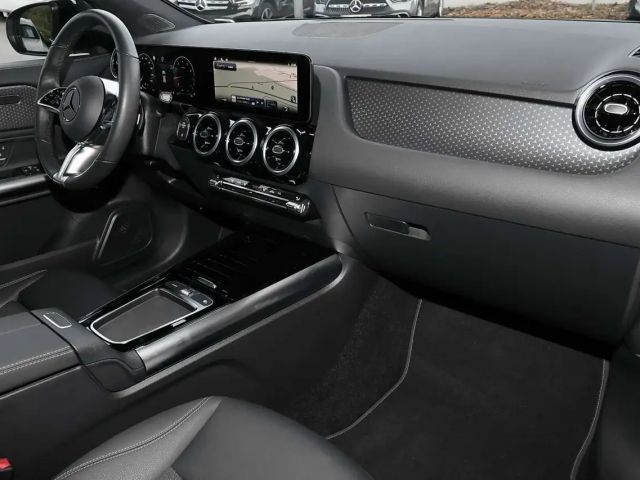 Mercedes-Benz GLA 180 NIGHT PAKET+CARPLAY+KAMERA+SPURHALTE+18"