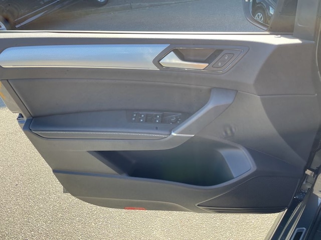 Volkswagen Touran DSG IQ.Drive R-Line