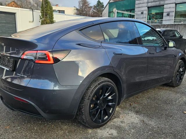 Tesla Model Y AWD Performance