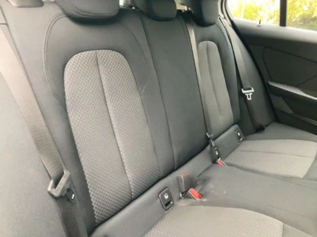 BMW 118 118i 5-deurs Sedan