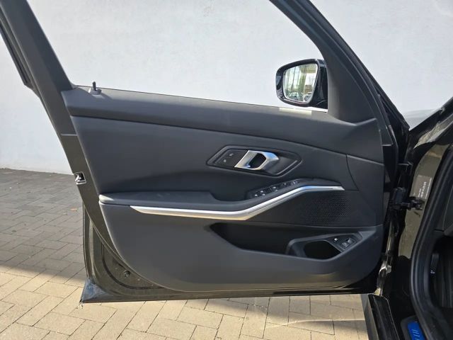 BMW 330 330e M-Sport Sedan xDrive