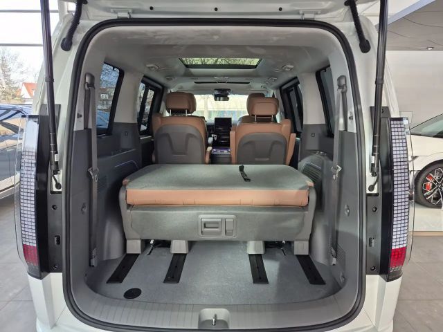 Hyundai Staria Signature