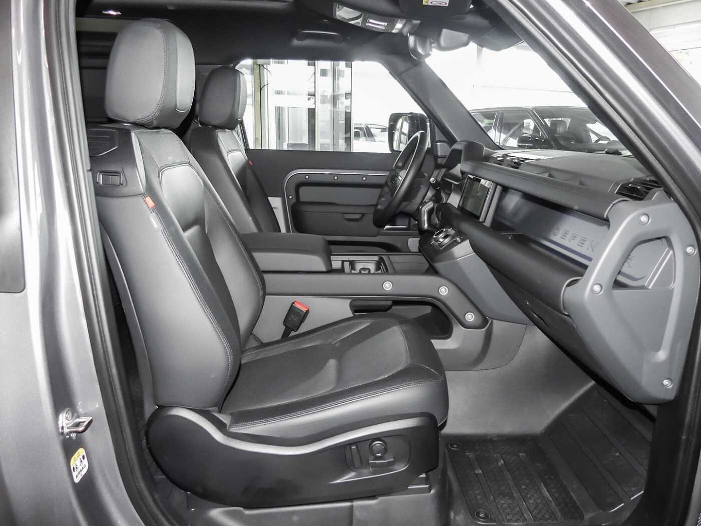 Land Rover Defender 90 Dynamic SE