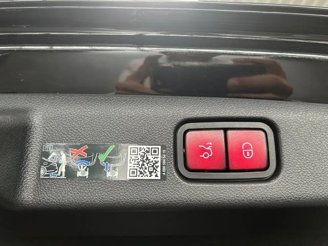 Mercedes-Benz E 200 AMG Line Sedan