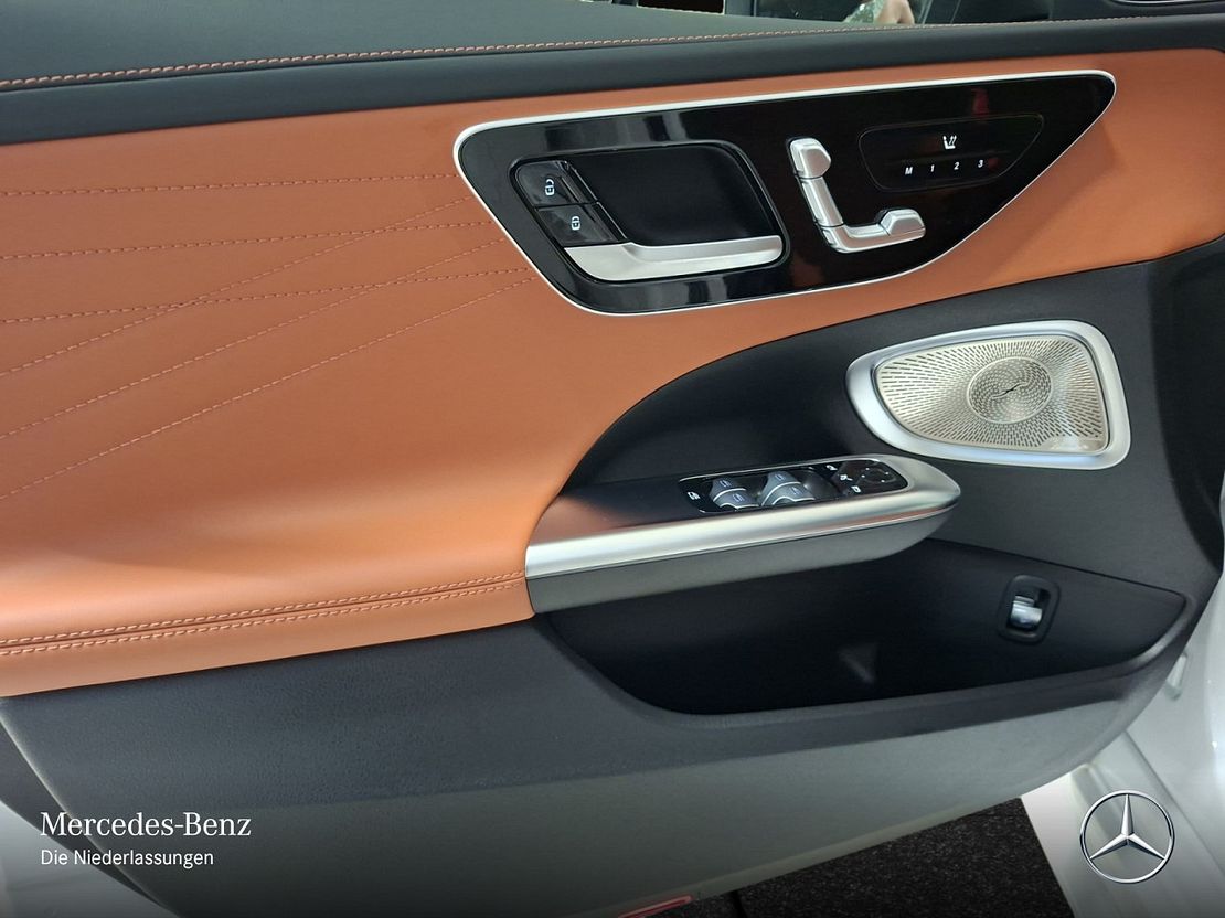 Mercedes-Benz C 300 4MATIC C 300 d Sedan