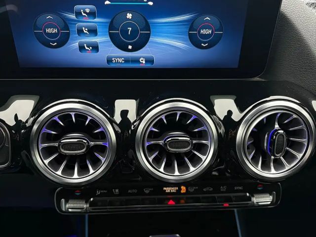 Mercedes-Benz GLA 200 AMG Line GLA 200 d