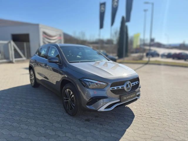 Mercedes-Benz GLA 200 Advanced AHK/LED/eleHeck/Tot/Kamera/MBUX
