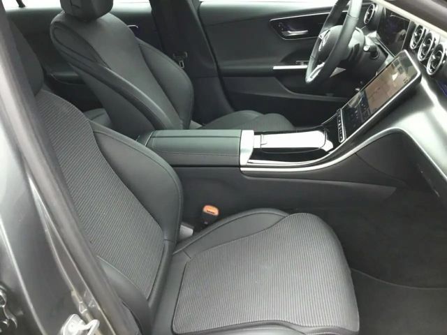 Mercedes-Benz C 180 AVANTGARDE Sedan