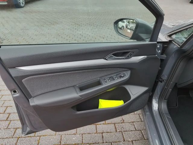 Volkswagen Golf Life Variant