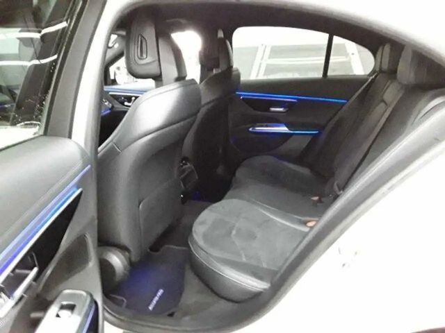 Mercedes-Benz E 220 AMG Line E 220 d Sedan