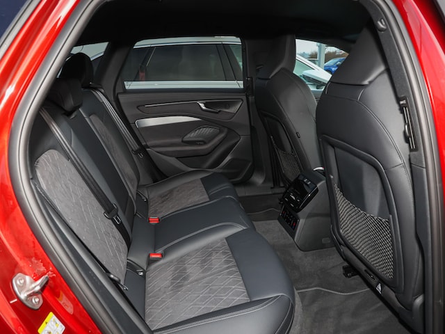 Audi A6 Avant Quattro S-Tronic