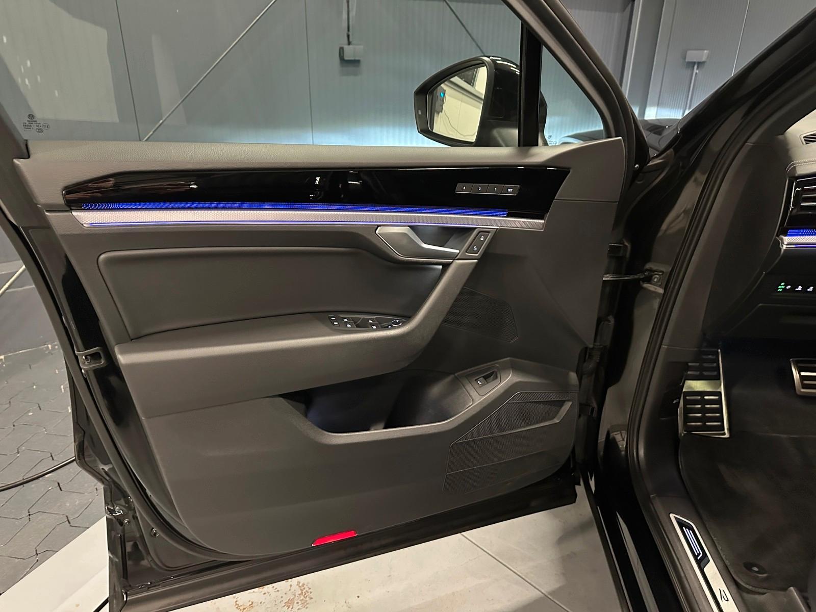 Volkswagen Touareg 4Motion R-Line Style