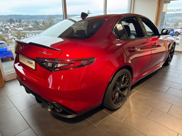 Alfa Romeo Giulia AT8 Quadrifoglio Turbo