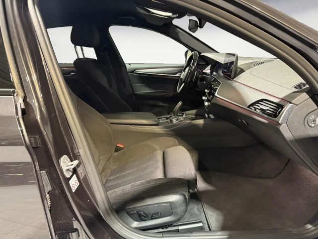BMW 520 520d M-Sport Sedan xDrive