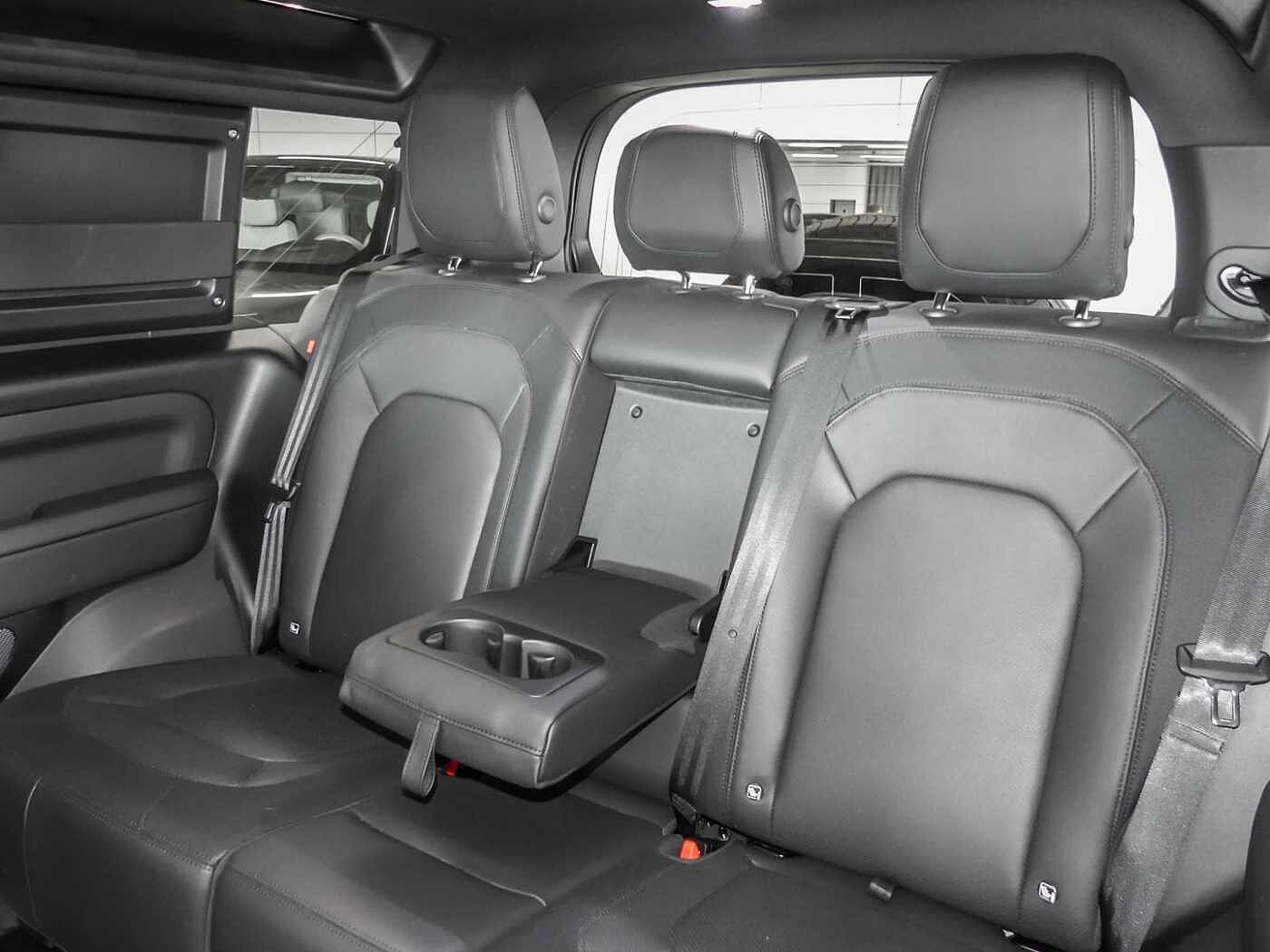 Land Rover Defender 90 Dynamic SE