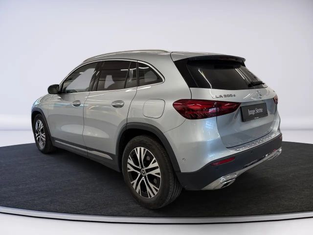 Mercedes-Benz GLA 200 4MATIC GLA 200 d