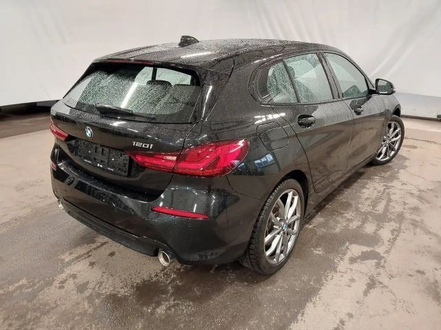 BMW 120 120i Sedan Sport Line