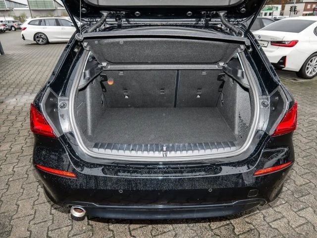 BMW 118 118i 5-deurs Sedan Sport Line