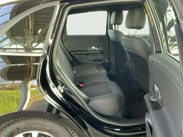 Mercedes-Benz B 180 AUT Kam. KlimaA LED LM Navi PDC ParkAss