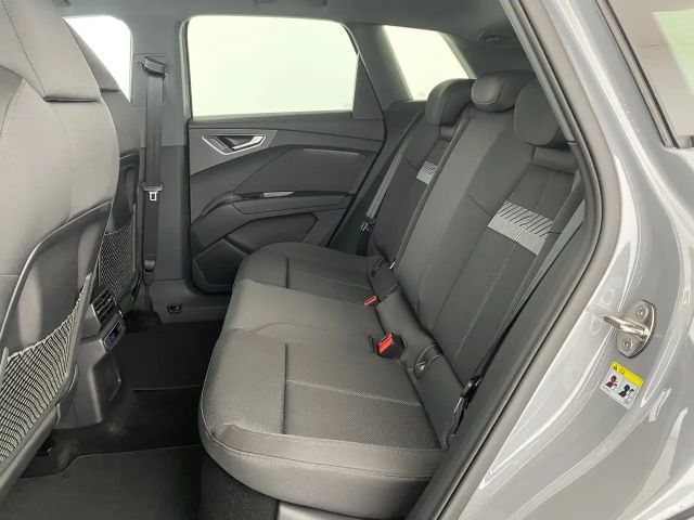 Audi Q4 e-tron Audi Q4 45 e-tron