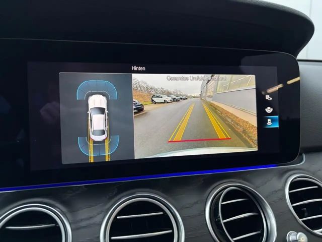 Mercedes-Benz E 300 AVANTGARDE Sedan