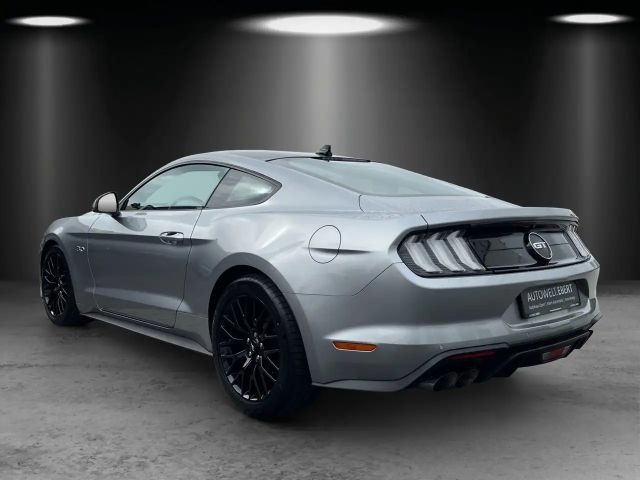 Ford Mustang Fastback GT 5.0 V8