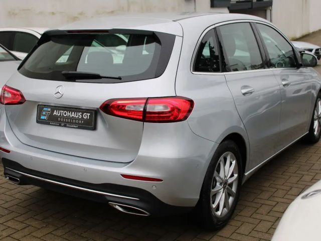 Mercedes-Benz B 180 Sedan