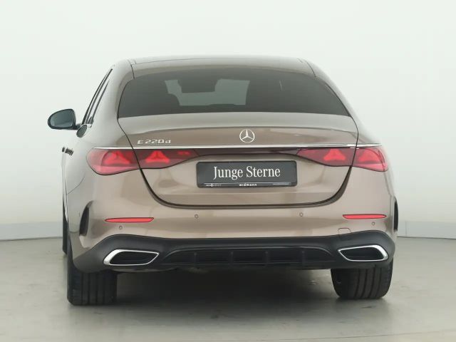 Mercedes-Benz E 220 AMG Line E 220 d Sedan