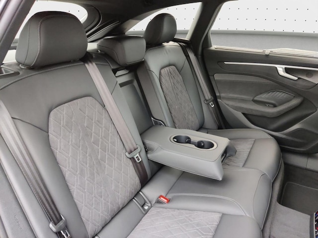 Audi A6 Avant Quattro S-Tronic