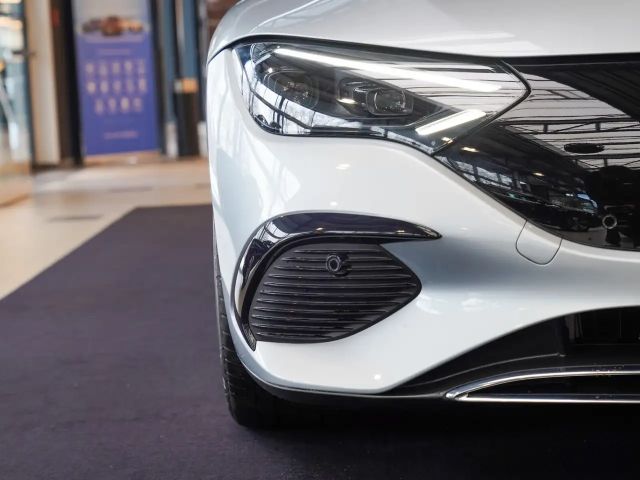 Mercedes-Benz EQE 300 Electric Art Sedan