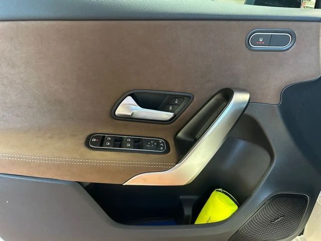 Mercedes-Benz A 220 A 220 d AMG Line Premium