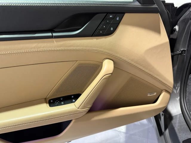 Porsche 911 4 Cabrio GTS Targa