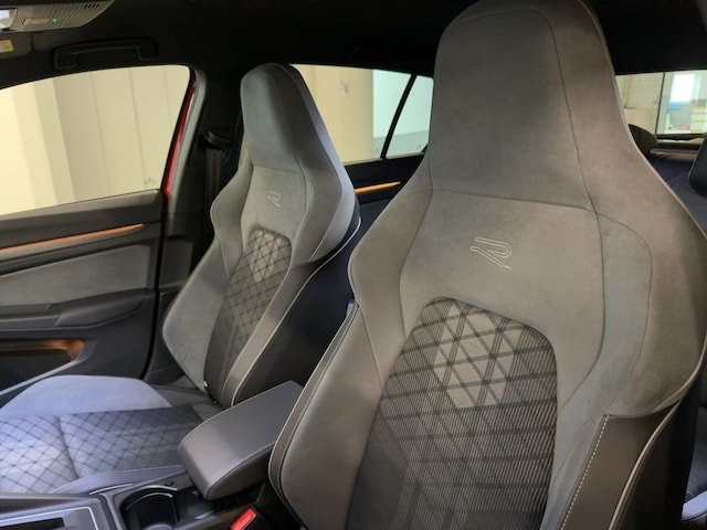 Volkswagen Golf 1.5 eTSI Golf VIII R-Line