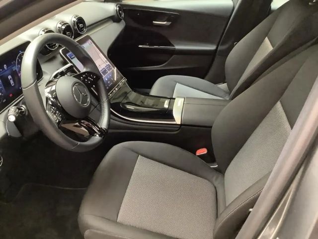 Mercedes-Benz C 180 AVANTGARDE Sedan