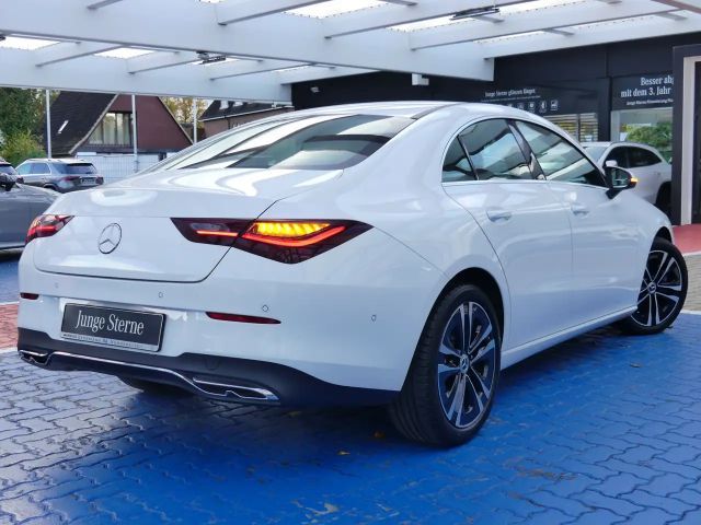 Mercedes-Benz CLA 180 Progressive Sedan
