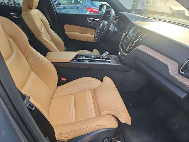 Volvo XC60 AWD R-Design Recharge