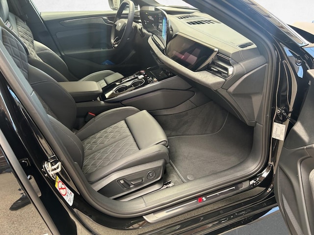 Audi A6 Avant Quattro S-Tronic