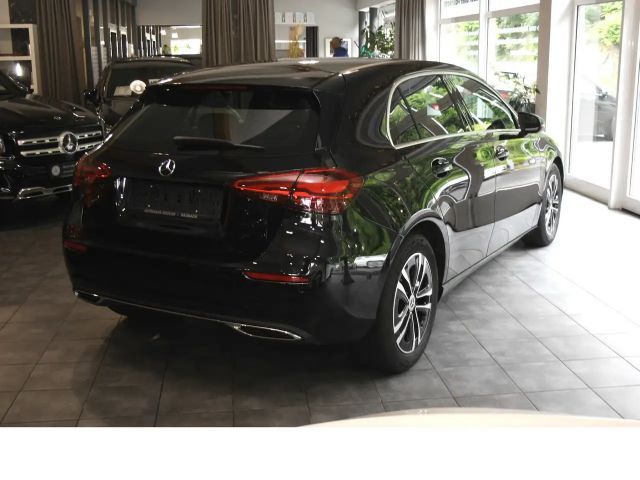 Mercedes-Benz A 180 A 180 d