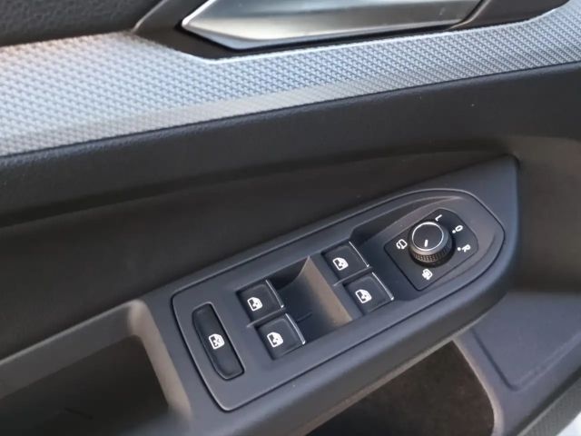 Volkswagen Golf 1.5 eTSI DSG