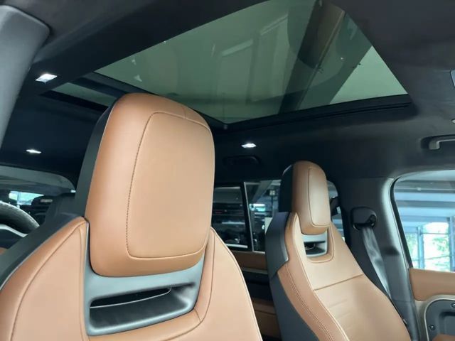 Land Rover Defender 110