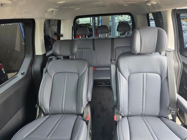 Hyundai Staria Signature