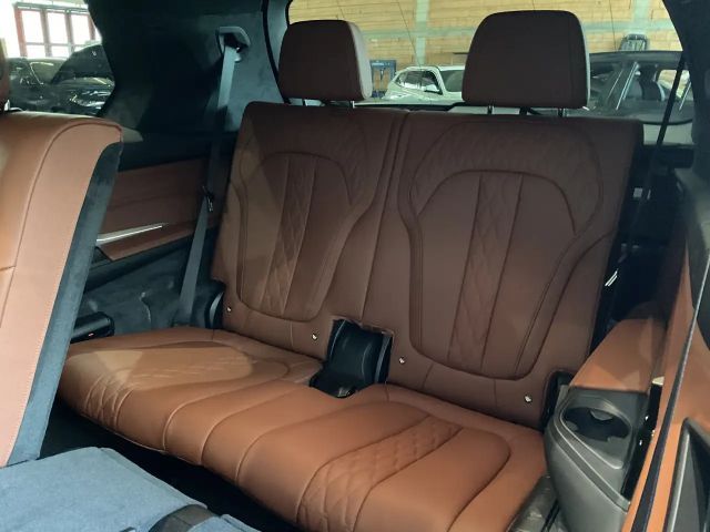 BMW X7 60i  Sonderlackierung | Sitzbelüftg | Bower & Wilk