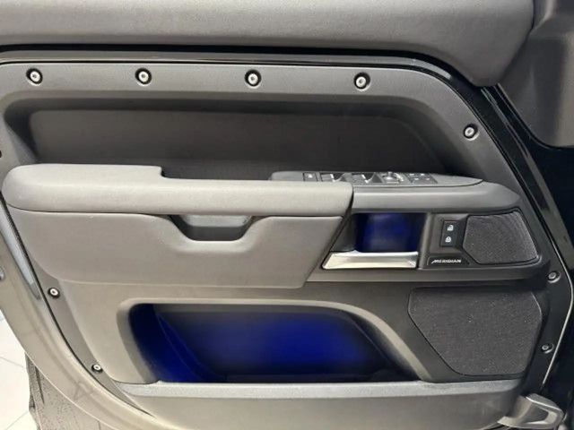 Land Rover Defender D300 SE