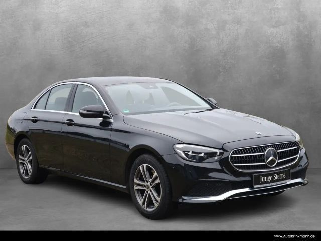 Mercedes-Benz E 200 Sedan