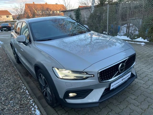 Volvo V60 Cross Country AWD Plus
