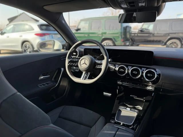 Mercedes-Benz A 180 AMG Line