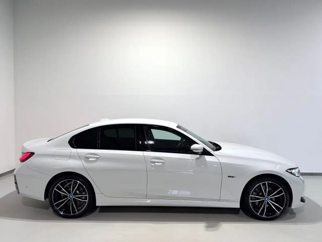 BMW 320 320e M-Sport Sedan