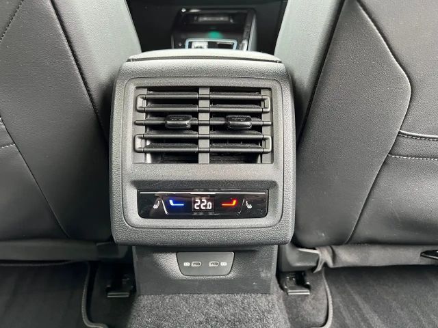 Volkswagen Golf R-Line Variant