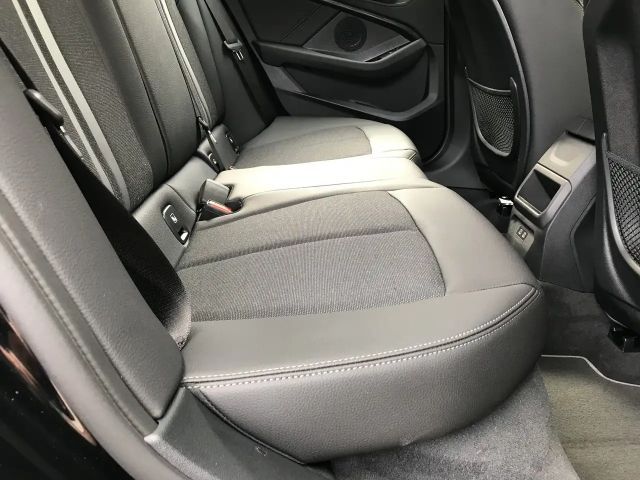 BMW 118 118i Sedan Sport Line