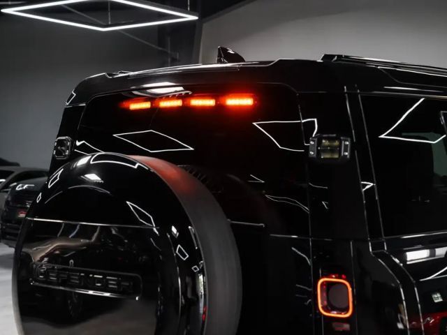 Land Rover Defender 110 Dynamic HSE